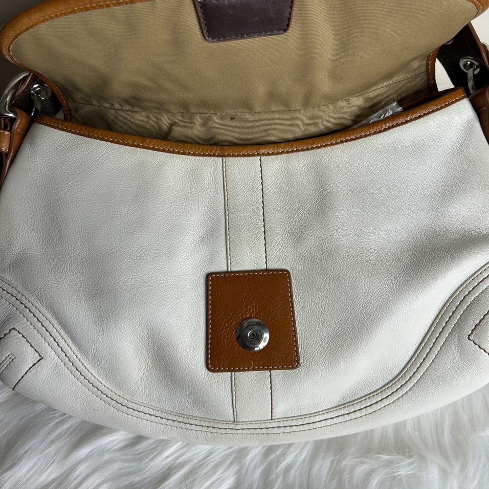 Coach Soho White Pebbled Leather Shoulder Bag Excellent - Picture 5 of 10